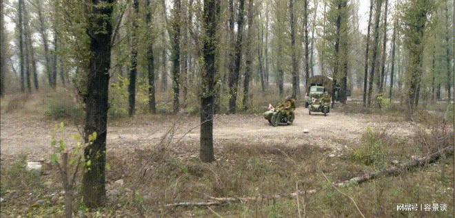 头：穿西装上战场我忍了貂蝉打鬼子太离谱龙8国际头号玩家剧中侮辱观众智商的镜(图16)