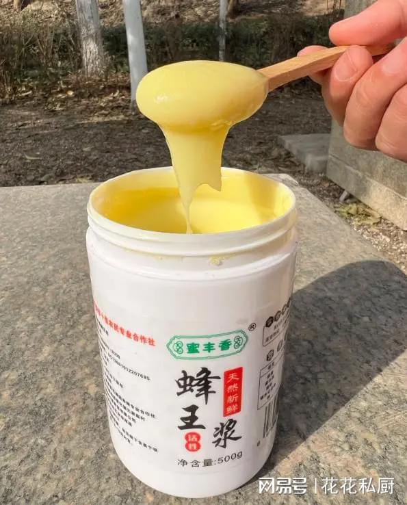 与注意事项专家提醒您谨慎食用。龙8国际头号玩家蜂王浆的禁忌(图2)