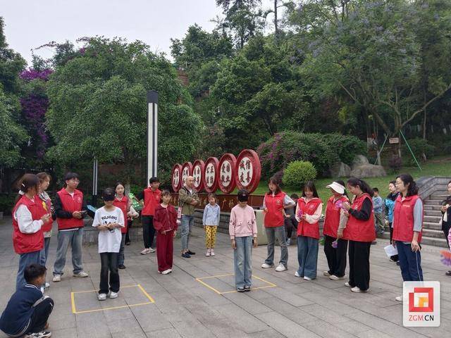 阳社区开展为盲人让路主题活动关爱视障 你我“童”行 向(图1)